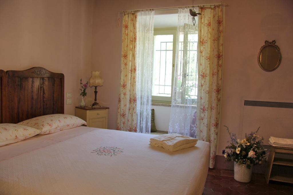 Poggio Dei Prugnoli Bed & Breakfast Tavoleto Exterior photo